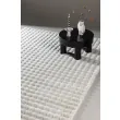 Denna produkten heter Niva, tillverkad av Polyester material med en vacker Vit färg - SE Mattor