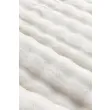 Denna produkten heter Niva, tillverkad av Polyester material med en vacker Vit färg - SE Mattor