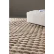 Denna produkten heter Niva, tillverkad av Polyester material med en vacker Beige färg - SE Mattor