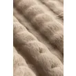 Denna produkten heter Niva, tillverkad av Polyester material med en vacker Beige färg - SE Mattor