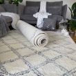Denna produkten heter Tiznit, tillverkad av Polyester material med en vacker Kräm färg - SE Mattor