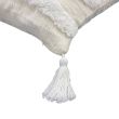 Denna produkten heter Ferry, tillverkad av 50% Polyester & 50% Bomull material med en vacker Kräm färg - SE Mattor