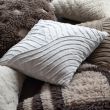 Denna produkten heter Flow, tillverkad av Bomull material med en vacker Offwhite färg - SE Mattor