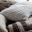 Denna produkten heter Flow, tillverkad av Bomull material med en vacker Offwhite färg - SE Mattor