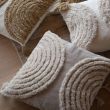 Denna produkten heter Kosmo, tillverkad av Polyester material med en vacker Offwhite färg - SE Mattor