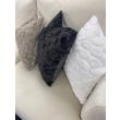 Denna produkten heter Sense, tillverkad av Polyester material med en vacker Offwhite färg - SE Mattor