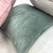 Denna produkten heter Velvet, tillverkad av Polyester material med en vacker Rosa färg - SE Mattor