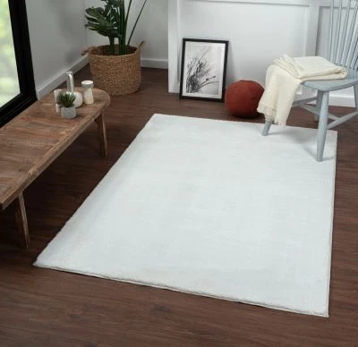 Denna produkten heter Cloudy, tillverkad av Polyester material med en vacker Vit färg - SE Mattor