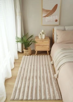 Denna produkten heter Gångmatta Rabbit Stripe Ljusbeige, tillverkad av Polyester material med en vacker Ljusbeige färg - SE Mattor