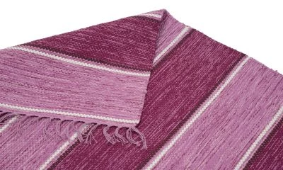 Denna produkten heter Trasmatta Kishion Lila, tillverkad av Bomull material med en vacker {color} färg - SE Mattor