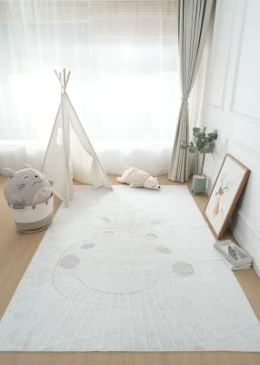 Denna produkten heter Zappy Hippo, tillverkad av Polyester material med en vacker Kräm färg - SE Mattor