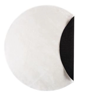 Denna produkten heter Nicola, tillverkad av Polyester material med en vacker Vit färg - SE Mattor