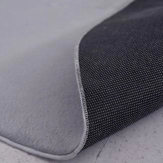 Denna produkten heter Cat, tillverkad av Polyester material med en vacker Silver färg - SE Mattor