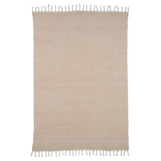 Denna produkten heter Ovelia, tillverkad av Ull material med en vacker Beige färg - SE Mattor