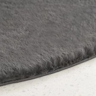 Denna produkten heter Rabbit Eco, tillverkad av Polyester material med en vacker Mörkgrå färg - SE Mattor