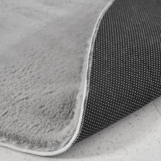 Denna produkten heter Rabbit Eco, tillverkad av Polyester material med en vacker Silver färg - SE Mattor