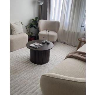 Denna produkten heter Rabbit Stripe, tillverkad av Polyester material med en vacker Offwhite färg - SE Mattor