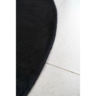 Denna produkten heter Cat, tillverkad av Polyester material med en vacker Svart färg - SE Mattor