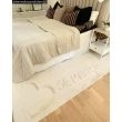 Denna produkten heter Cat, tillverkad av Polyester material med en vacker Beige färg - SE Mattor