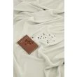 Denna produkten heter Molndans, tillverkad av Polyester material med en vacker Offwhite färg - SE Mattor