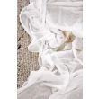 Denna produkten heter Rosendimma, tillverkad av Polyester material med en vacker Vit färg - SE Mattor