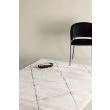 Denna produkten heter Lira, tillverkad av Polyester material med en vacker Vit färg - SE Mattor
