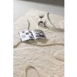 Denna produkten heter Koma, tillverkad av Ull material med en vacker Beige färg - SE Mattor