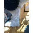 Denna produkten heter Midelt, tillverkad av Polyester material med en vacker Beige färg - SE Mattor