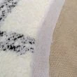 Denna produkten heter Belfaa, tillverkad av Polyester material med en vacker Kräm färg - SE Mattor