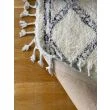 Denna produkten heter Belfaa, tillverkad av Polyester material med en vacker Kräm färg - SE Mattor
