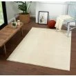 Denna produkten heter Cat, tillverkad av Polyester material med en vacker Beige färg - SE Mattor