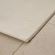Denna produkten heter Cat, tillverkad av Polyester material med en vacker Offwhite färg - SE Mattor