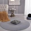 Denna produkten heter Cat, tillverkad av Polyester material med en vacker Silver färg - SE Mattor