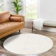Denna produkten heter Lazy, tillverkad av Polypropylen material med en vacker Offwhite färg - SE Mattor