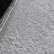 Denna produkten heter Cloudy, tillverkad av Polyester material med en vacker Silver färg - SE Mattor