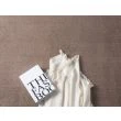 Denna produkten heter Cloudy, tillverkad av Polyester material med en vacker Taupe färg - SE Mattor