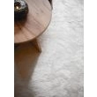 Denna produkten heter Cloudy, tillverkad av Polyester material med en vacker Vit färg - SE Mattor