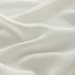 Denna produkten heter Ellinor, tillverkad av Polyester material med en vacker Beige färg - SE Mattor