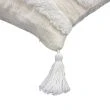 Denna produkten heter Ferry, tillverkad av 50% Polyester & 50% Bomull material med en vacker Kräm färg - SE Mattor
