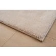Denna produkten heter Fluffy, tillverkad av Polyester material med en vacker Beige färg - SE Mattor