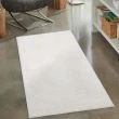 Denna produkten heter Lazy, tillverkad av Polypropylen material med en vacker Offwhite färg - SE Mattor