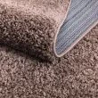 Denna produkten heter Lazy, tillverkad av Polypropylen material med en vacker Greige färg - SE Mattor