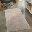 Denna produkten heter Lazy, tillverkad av  material med en vacker Sand färg - SE Mattor