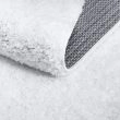 Denna produkten heter Lazy, tillverkad av Polypropylen material med en vacker Vit färg - SE Mattor