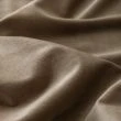 Denna produkten heter Mathilde, tillverkad av Polyester material med en vacker Sand färg - SE Mattor