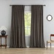 Denna produkten heter Mathilde, tillverkad av Polyester material med en vacker Taupe färg - SE Mattor