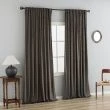 Denna produkten heter Mathilde, tillverkad av Polyester material med en vacker Taupe färg - SE Mattor