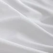 Denna produkten heter Mathilde, tillverkad av Polyester material med en vacker Vit färg - SE Mattor