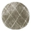 Denna produkten heter Meknes, tillverkad av Polyester material med en vacker Beige färg - SE Mattor