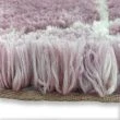 Denna produkten heter Meknes, tillverkad av Polyester material med en vacker Lila färg - SE Mattor